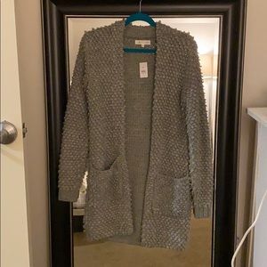 The cutest grey cardigan sweater 🥰